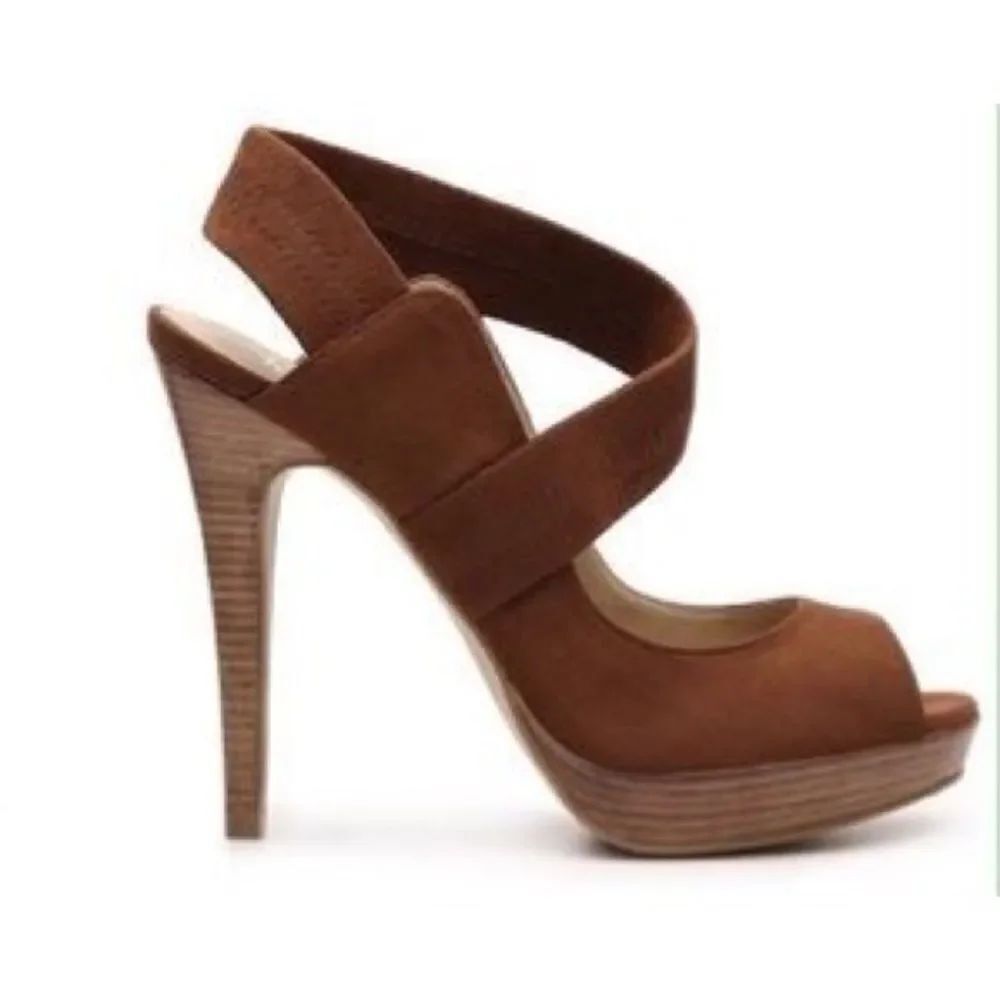 ✨HP✨Levity Ivanna Pump✨ - Picture 2 of 4